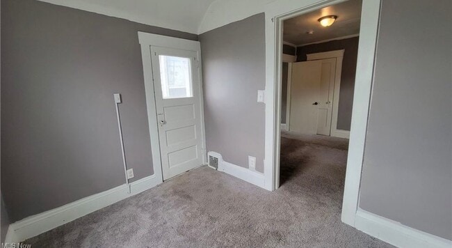 Building Photo - 3058 W 116th St