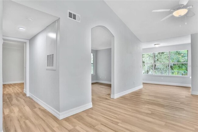 Building Photo - 3550 Country Square Drive Apt #C1124, Carr...