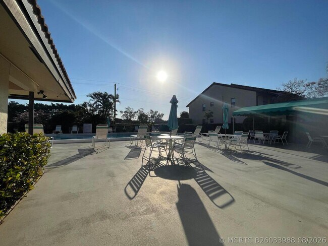 Foto del edificio - 4682 Lucerne Lakes Blvd E