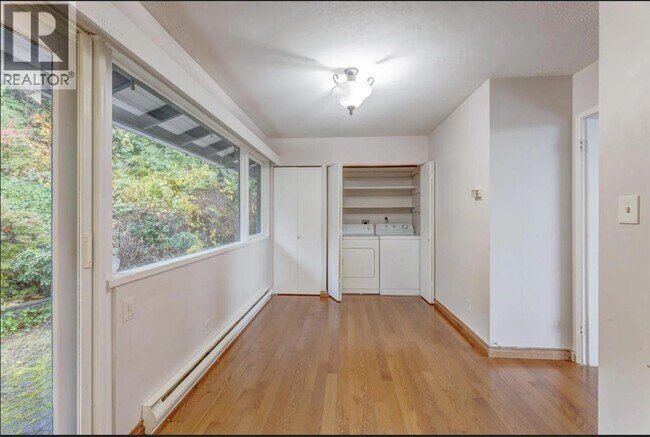 Photo du bâtiment - 1380 Burnside Rd