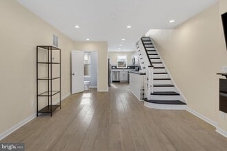 Building Photo - 2124 Sigel St