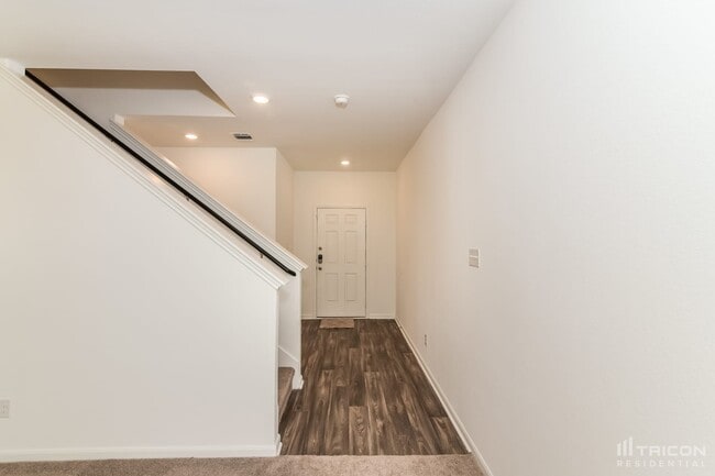 Building Photo - 4007 Trail de Paris