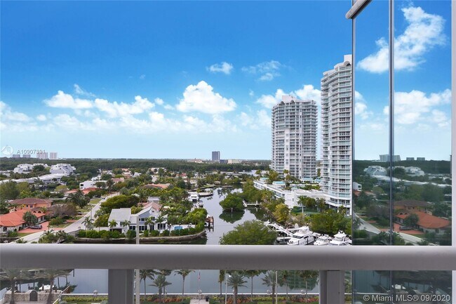 Building Photo - 16425 Collins Ave
