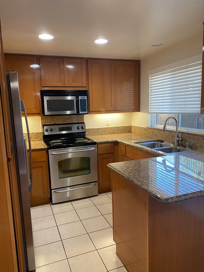 Foto del edificio - 505 San Pasqual Valley Rd