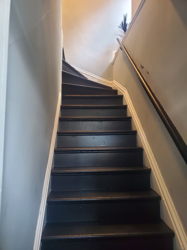 Stairway entrance - 4127 W Wilcox St