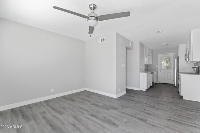 Foto del edificio - 35 W Medlock Dr