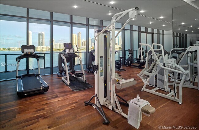 Building Photo - 5000 Island Estates Dr
