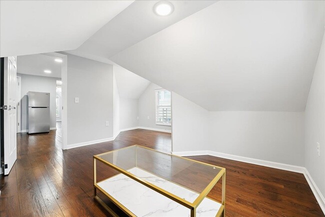 Foto del edificio - 104 Malone Ave
