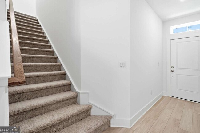 Building Photo - 187 Redbud Rd