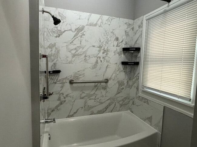 Foto del edificio - 4225-27 North College Avenue