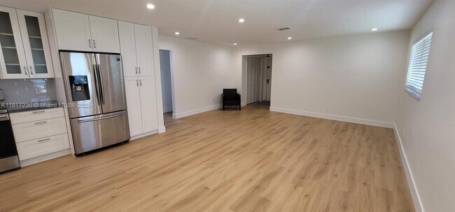 Foto del edificio - 2455 Monroe St