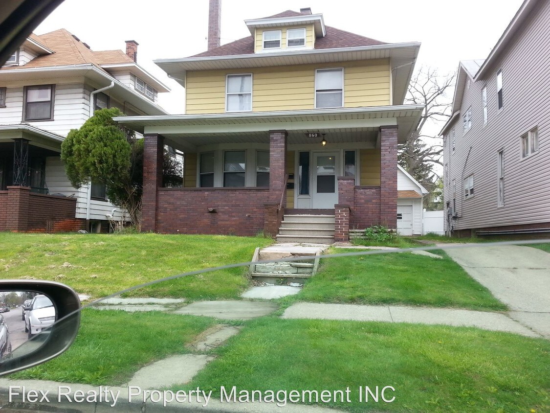 Primary Photo - 3 br, 1 bath House - 860 Prouty