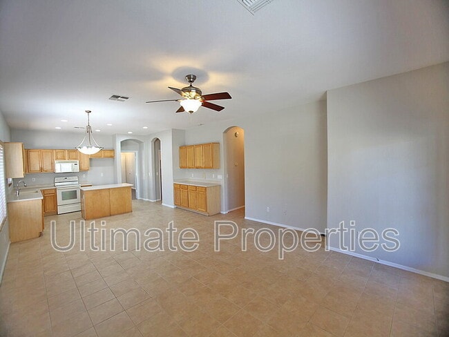 Building Photo - 8336 W Pontiac Dr