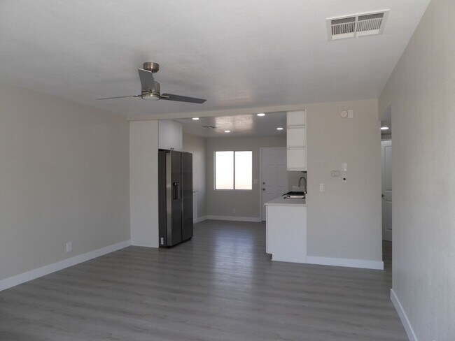 Foto del edificio - 204 W Robertson Rd