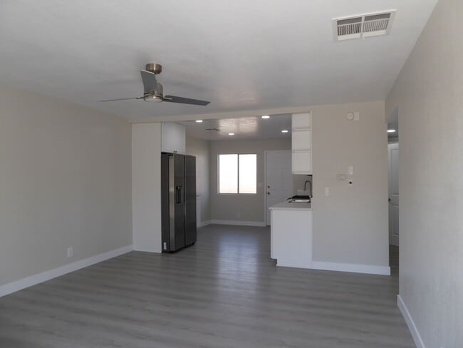 Building Photo - 204 W Robertson Rd