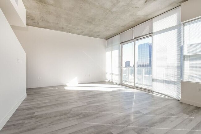 Building Photo - $250 ADMIN FEE WAIVED!!! Luxury Living at ...
