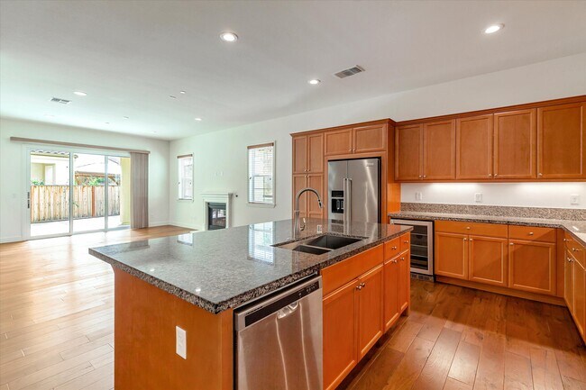 Building Photo - 721 Roseum Ct