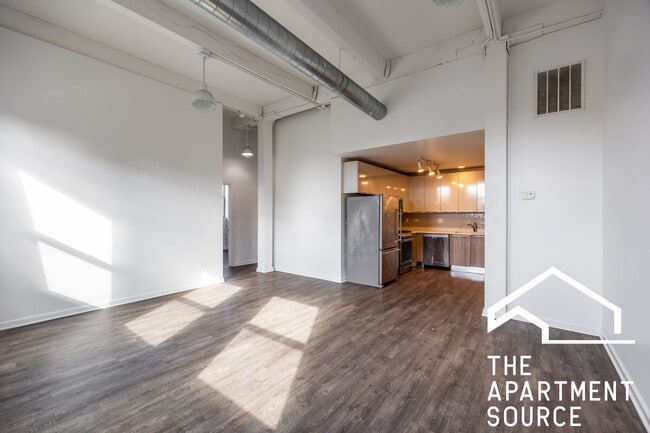 Building Photo - 930 W Dakin St