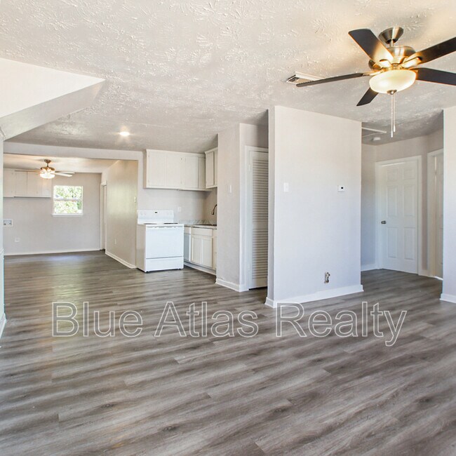 Building Photo - 5633 Ramey Ave