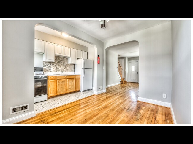 Building Photo - 5113 Nelson Ave