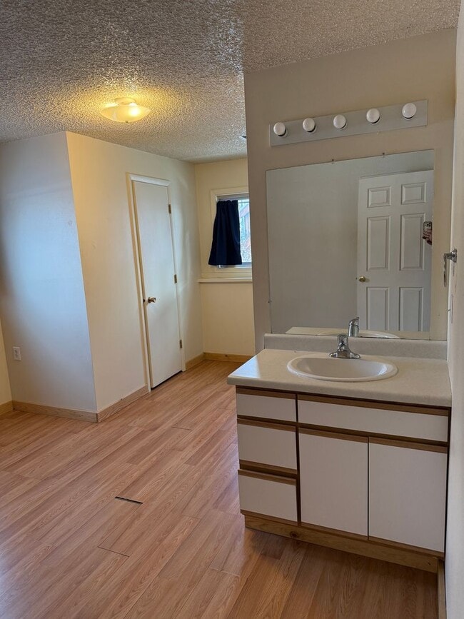 Building Photo - 1616 Durston Rd