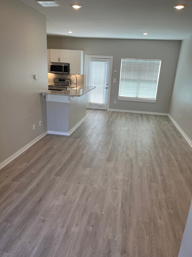 Sala de estar/Comedor - 10637 Brothers Ln