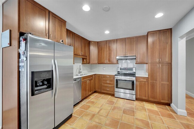 Foto del edificio - 1518 N Yale Dr