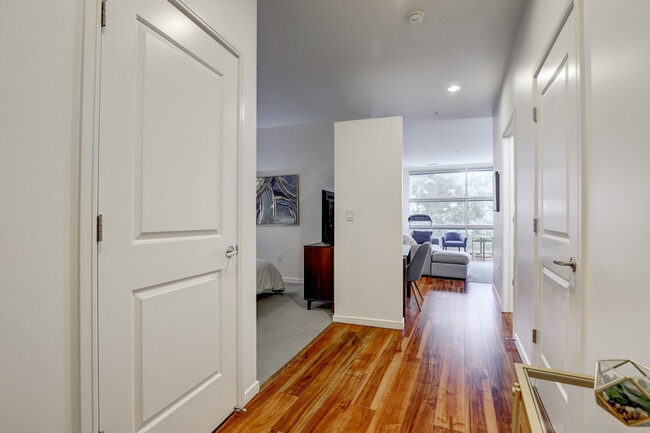 Building Photo - 2958 Syracuse St