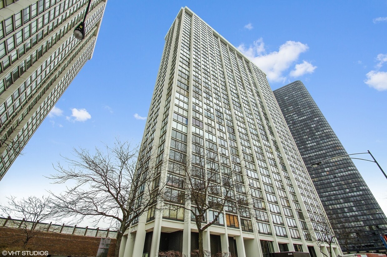 Primary Photo - 5445 N Sheridan Rd