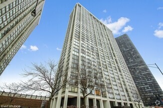 Building Photo - 5445 N Sheridan Rd