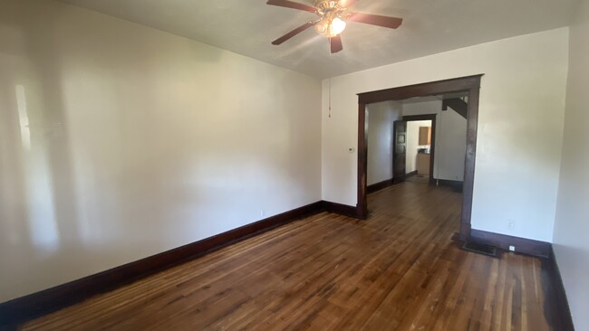 Building Photo - 908 E Morris St