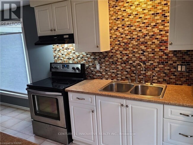 Building Photo - 75 Pepperwood Crescent