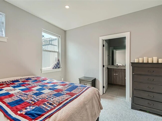 Foto del edificio - 1284 Stuart St