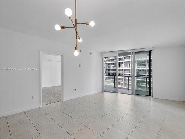 Foto del edificio - 475 Brickell Ave