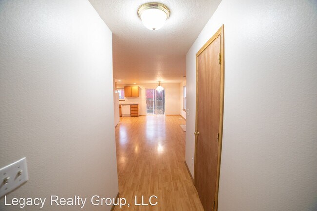 Building Photo - 3 br, 2.5 bath House - 5241 SE Rural Street