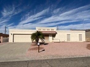 Building Photo - 2425 Seabring Dr