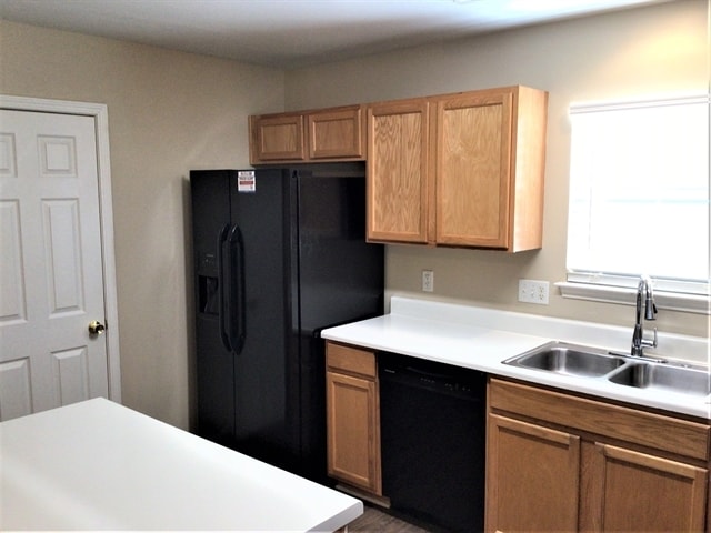 Foto del edificio - 7636 Hidden Creek Dr