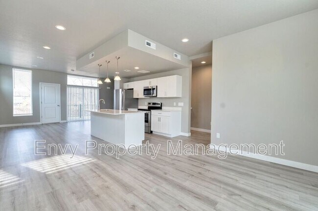 Building Photo - 1666 S 225 W
