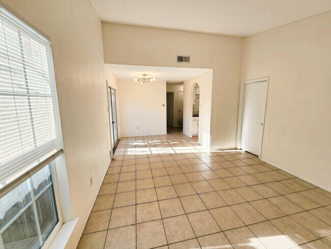 Foto del edificio - 111 Meteor Dr