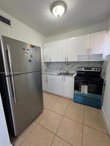 Primary Photo - 120 SW 18th Ct