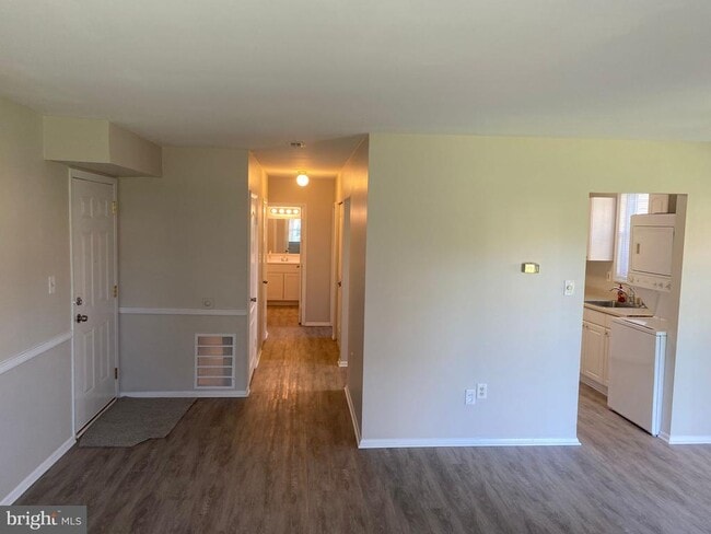 Building Photo - 31 Florence Tollgate Pl