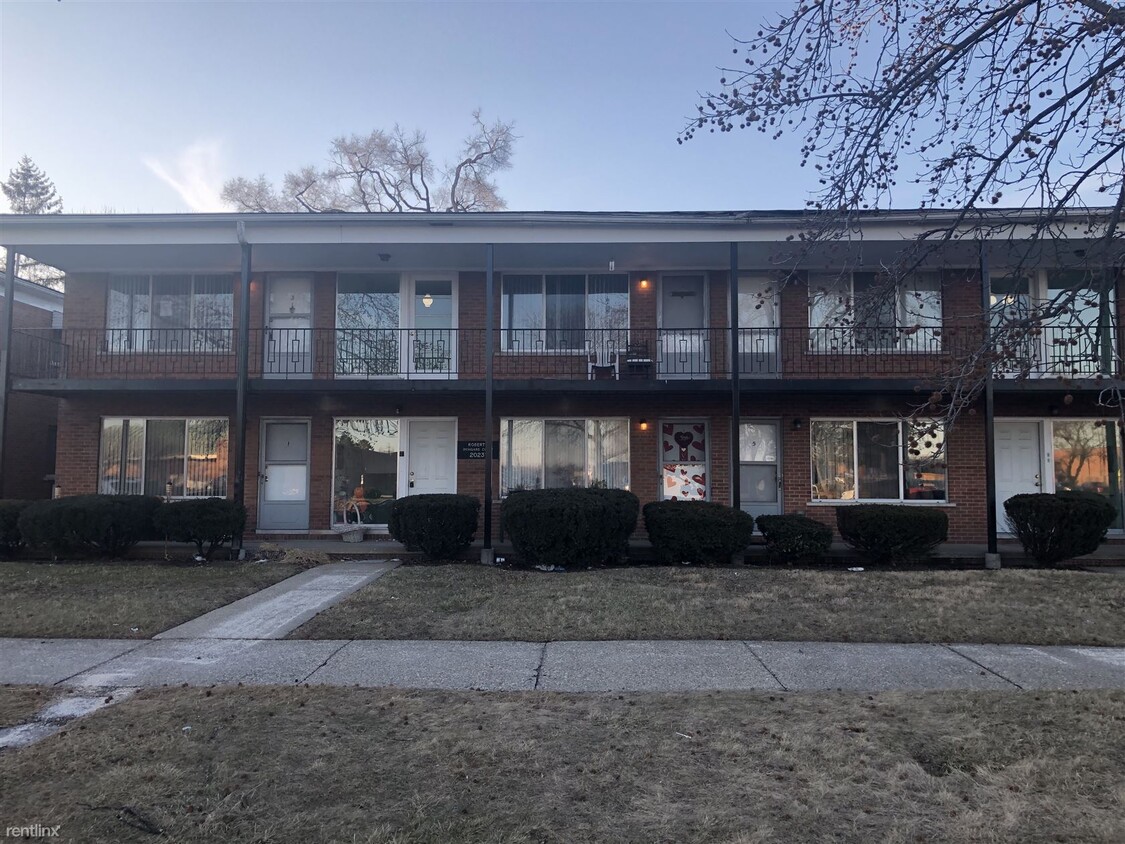 20231 Kelly Rd Unit Apt 3, Harper Woods, MI 48225 Room for Rent in
