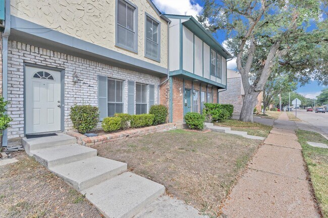 Foto del edificio - 7700 Creekbend Dr