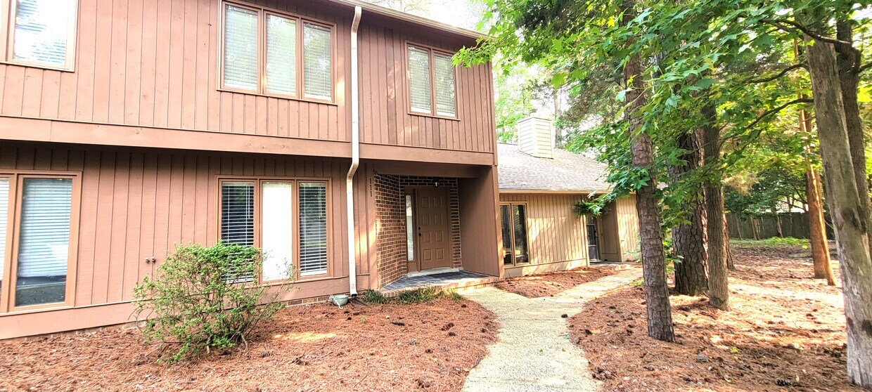Front Entrance - 111 Greenmeadow Ln