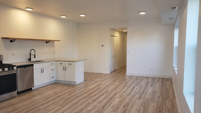 Building Photo - 1123 N Mozart St
