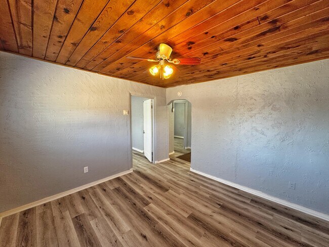 Foto del edificio - 426 Headingly Ave NW
