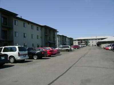 Amplio estacionamiento - Gray Hawk Apartments