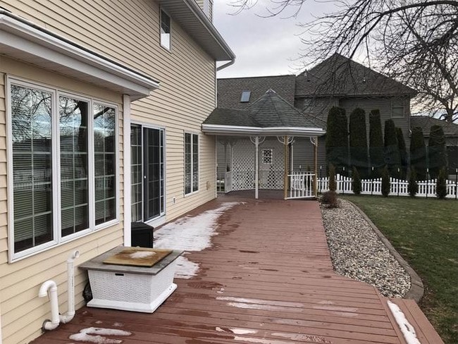 Building Photo - Beautiful 3 Bedroom 2.5 Bath-Waterfront Home