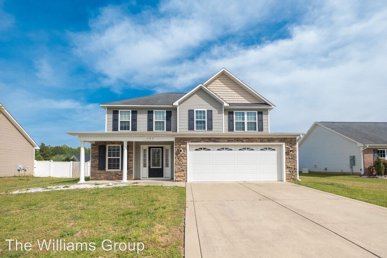 3 br, 2.5 bath House 145 Collinwood Dr House Rental in Raeford, NC