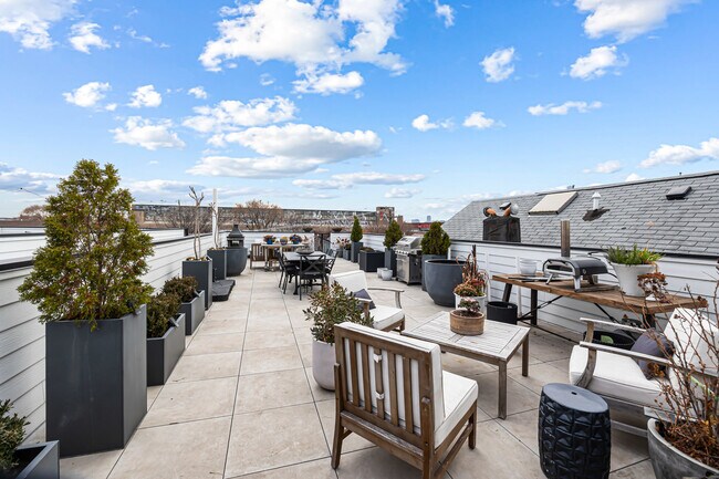 Foto del edificio - 1738 W 17th St